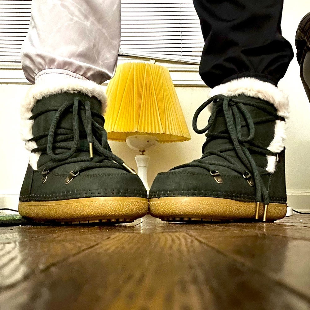 Boots/shoes - Picture 2 of 5